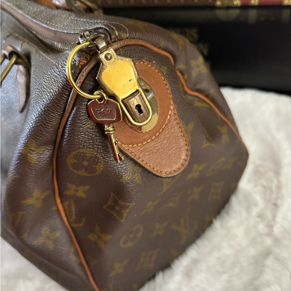 Louis Vuitton Bag - Picture 4 of 16